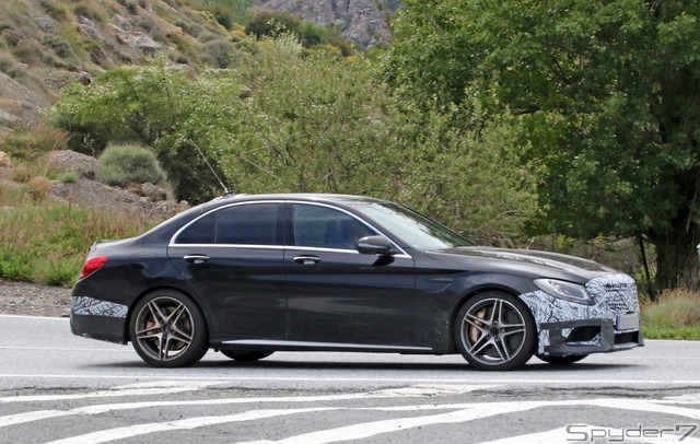 メルセデス AMG C63 セダン　スクープ写真