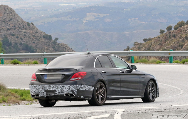 メルセデス AMG C63 セダン　スクープ写真