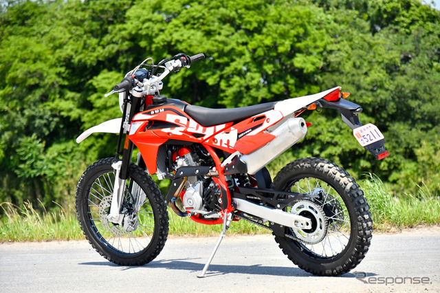 原付2種免許で乗ることができる SMW RS125R。