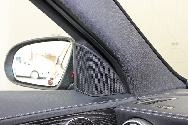 『FOCAL・PS 80 F for MB』デモカーでは、トゥイーターは、ドアミラー裏に装着されている。