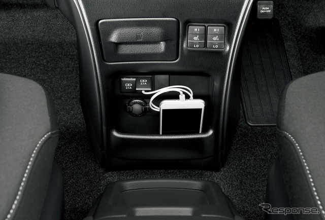 トヨタ ノア アクセサリーソケット（DC12V・120W）＋充電用USB端子2個