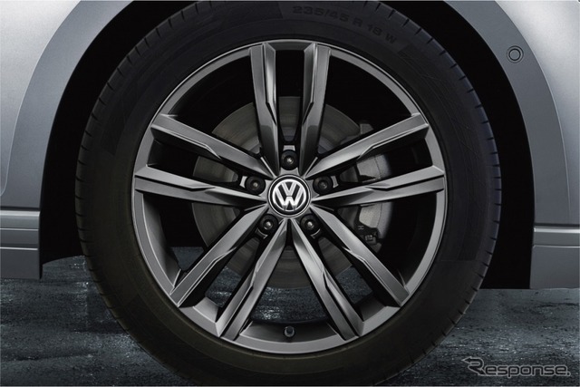 VW パサート ヴァリアント TSI エレガンスライン テックエディション18インチアルミホイール（グレー）