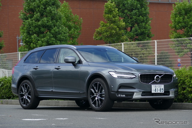 ボルボ V90クロスカントリー T6 AWD SUMMUM