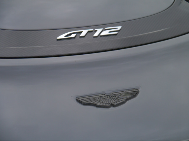 アストンマーティン ヴァンテージ GT12