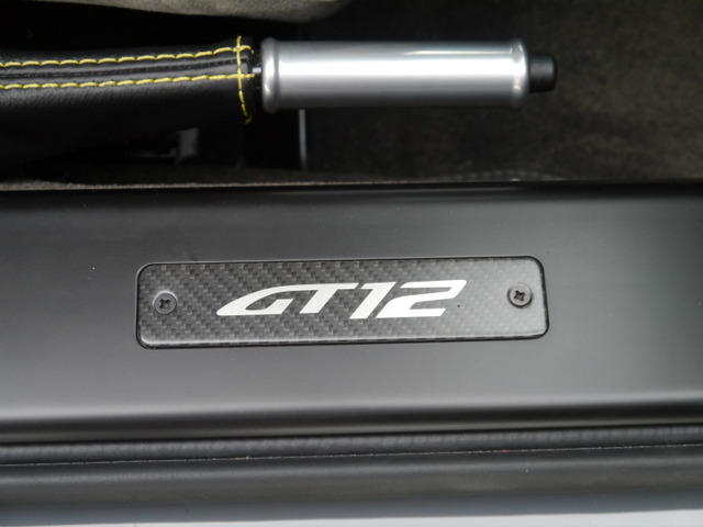 アストンマーティン ヴァンテージ GT12