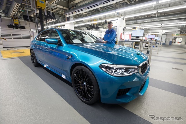 BMW M5 新型の量産第一号車がラインオフ