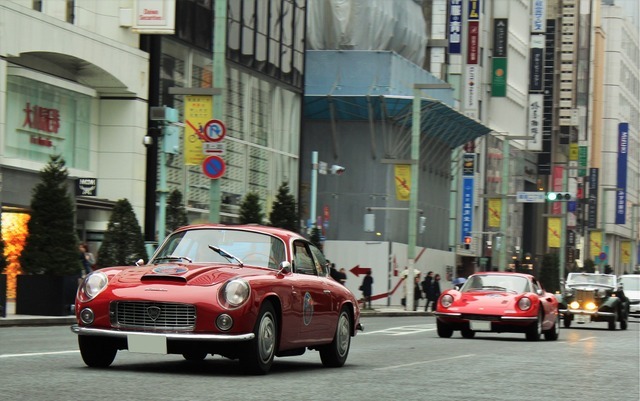 ランチア フラミニアスポルトザガート、後ろはランチア フラミニアスポルトザガートディノ246gt