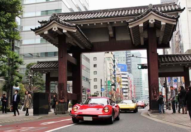 ディノ246gtとランチ アストラトス（後ろ）