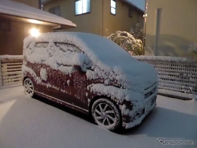 1月22日に首都圏で降った雪は、急速に発達した低気圧の影響でクルマを雪国のように覆い隠した