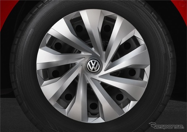 VW ポロ TSI トレンドライン 15インチスチールホイール（フルホイールキャップ付）