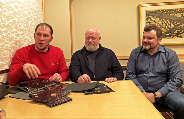 左から、ANTON TATARINOV氏、MIKHAIL VOSKUN氏、SERGEY MILEK氏。