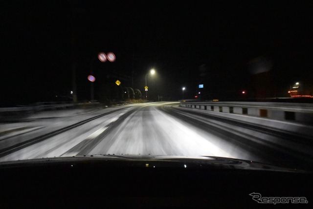 紀伊半島で雪に遭遇。スリッピーな路面では車両バランスの良さが光った。