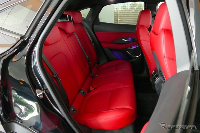ジャガー E-PACE R-DYNAMIC HSE 2.0L P250