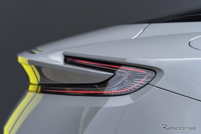 アストンマーティン DB11 AMR