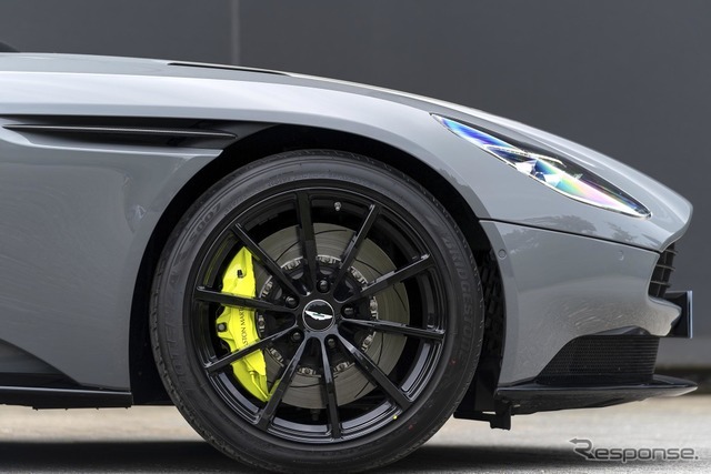 アストンマーティン DB11 AMR