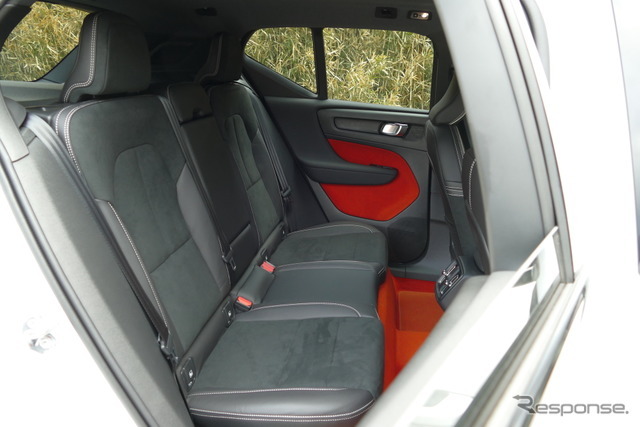 ボルボ XC40 T5 AWD R-DESIGN 1st Edition