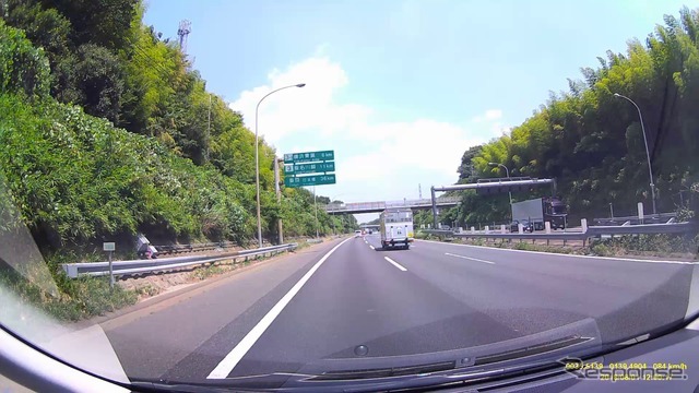 高速道路走行中でも標識も含めてクリアな高画質で録画されている