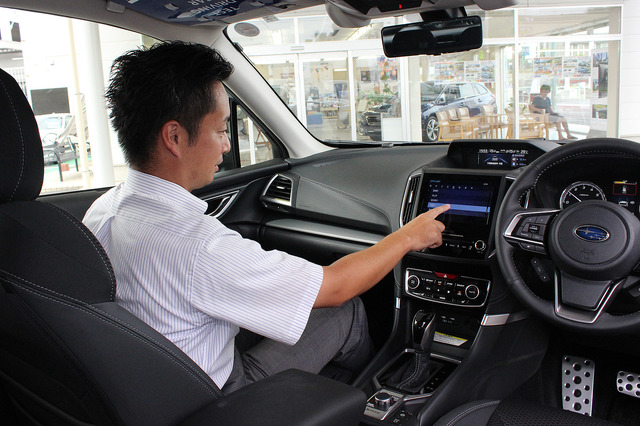 『千葉スバル自動車株式会社成田店』のカーライフアドバイザー・田川敦士さん。