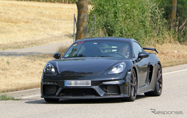 ポルシェ　718ケイマン GT4 市販型　スウープ写真