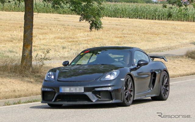 ポルシェ　718ケイマン GT4 市販型　スウープ写真