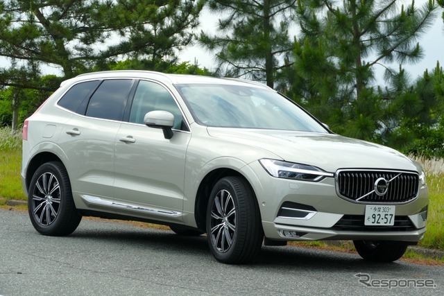 ボルボ XC60 D4 AWD INSCRIPTION