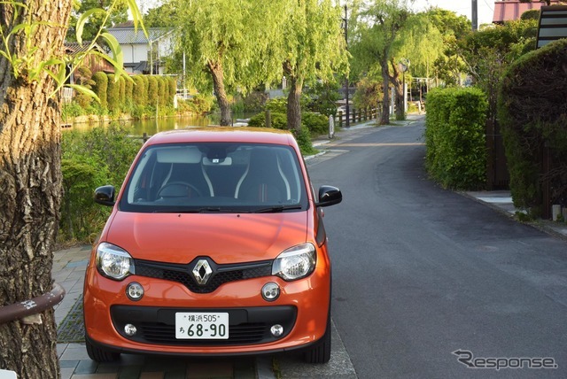 ルノー トゥインゴGT。福岡・柳川の旧市街にて。