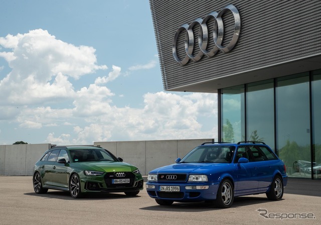 アウディ RS4アバント（左）とアウディ RS2