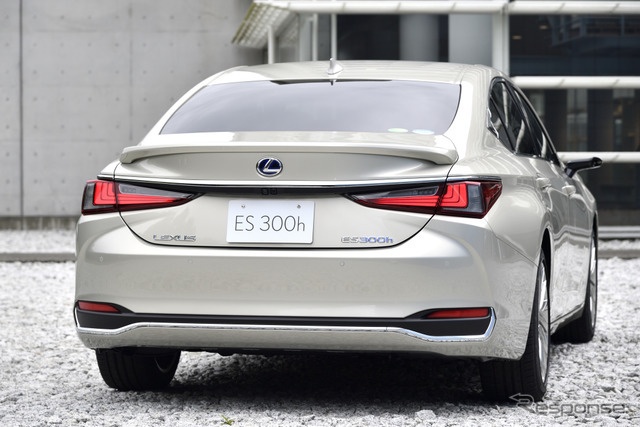 レクサス ES 新型（ES300h）