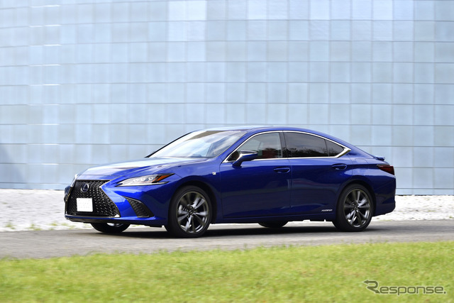 レクサス ES 新型（ES300h F SPORT）