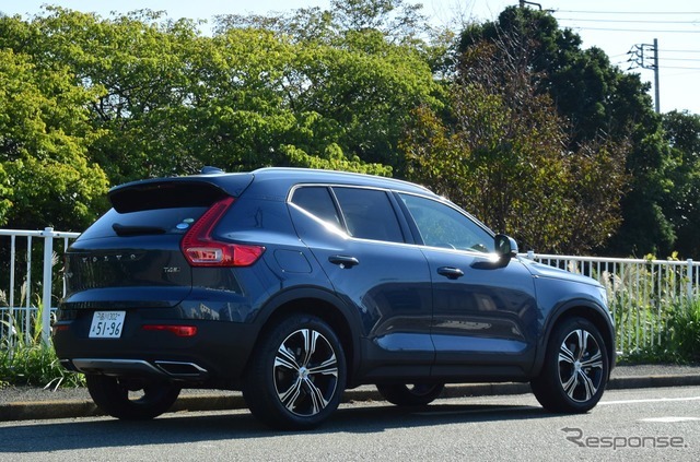 ボルボ XC40 T4 AWD INSCRIPTION