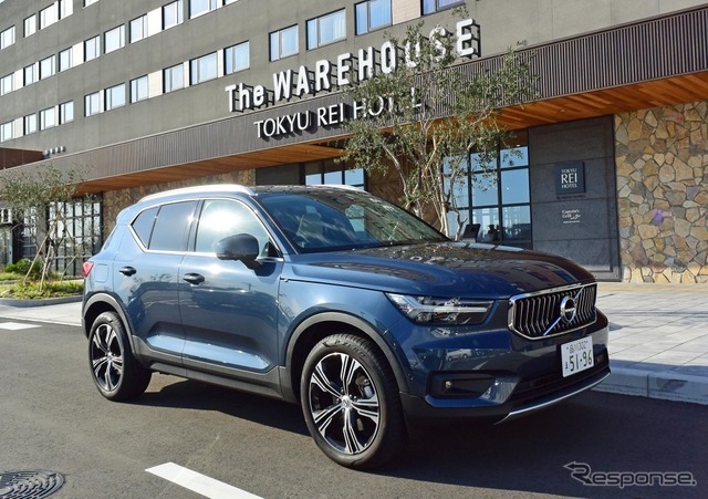 ボルボ XC40 T4 AWD INSCRIPTION