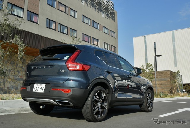 ボルボ XC40 T4 AWD INSCRIPTION