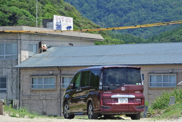 ステップワゴン スパーダ ハイブリッドG・EX ホンダセンシング。鳥取砂丘付近にて。