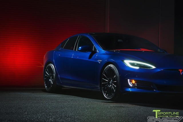 テスラ　Deep Blue Metallic Tesla Model S P100D