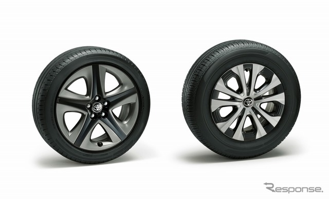 トヨタ プリウス 17インチアルミホイール（左）と15インチ加飾ホイールキャップ