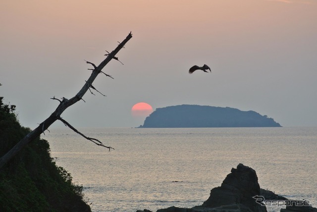 山口・宇田郷にて、日本海に沈む夕日をついでに記念撮影。