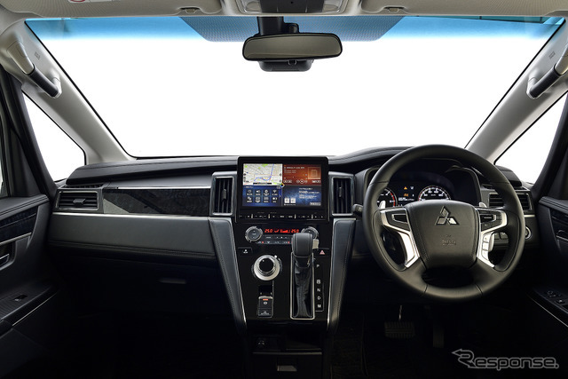 新型『デリカD:5』へのディーラーオプション採用が決定した『Quad View ナビゲーション』を、いち早く実車で体験!!