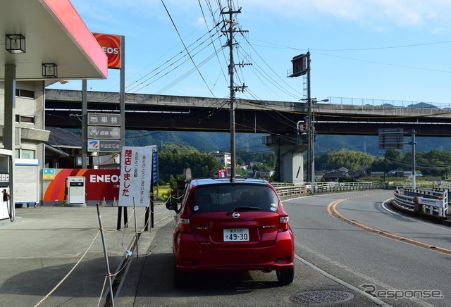 国道3号線旧道を行く。南九州自動車道の開通にともない、すっかりさびれている。