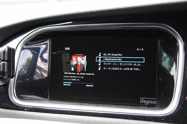 デジ像のHDMI出力を使って曲リストを表示。コントロール性を考えたユーザーインターフェイスが使いやすそう。