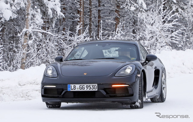 ポルシェ 718ケイマン GT4ツーリングパッケージ スクープ写真