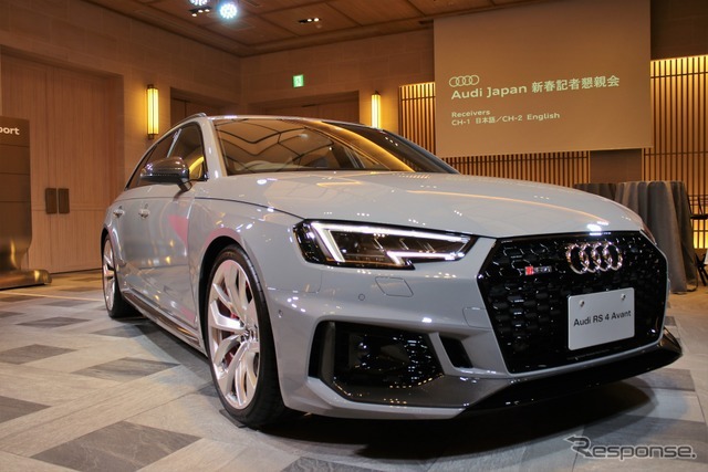 アウディ RS4アバント