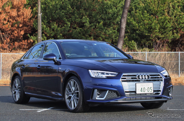 アウディ A4 45TFSI クワトロスポーツ