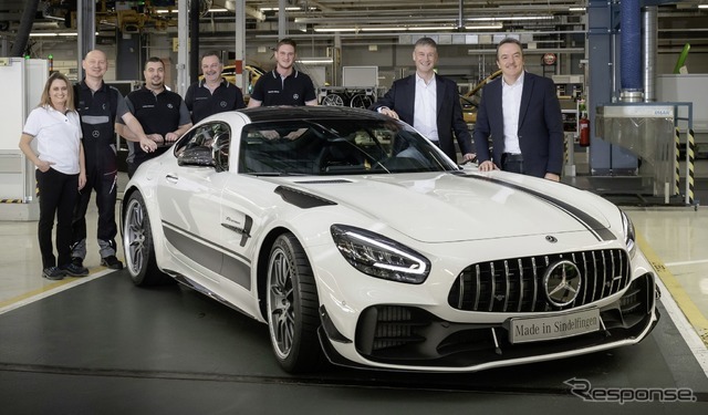 ドイツ・ジンデルフィンゲン工場からラインオフした改良新型メルセデスAMG GTシリーズの量産第一号車、メルセデスAMG GT Rプロ