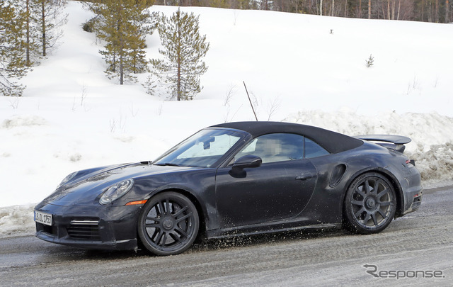 ポルシェ 911ターボ カブリオレ 新型（スクープ写真）