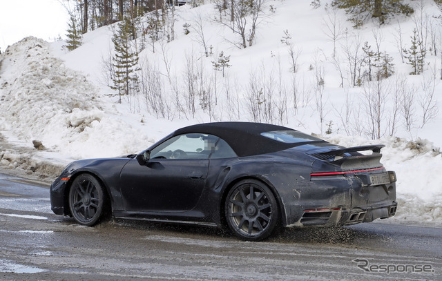 ポルシェ 911ターボ カブリオレ 新型（スクープ写真）