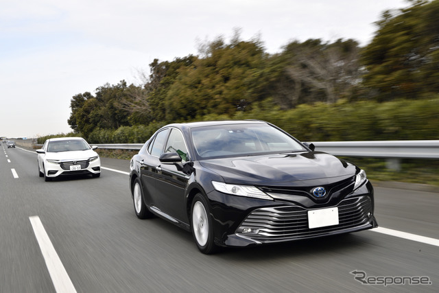 トヨタ カムリとホンダ インサイト