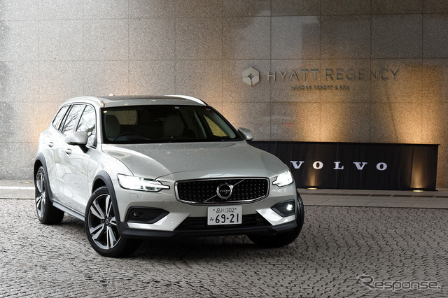 ボルボ V60クロスカントリー T5