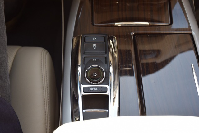 新開発の10速オートマチックトランスミッションを搭載した、アキュラ RLX