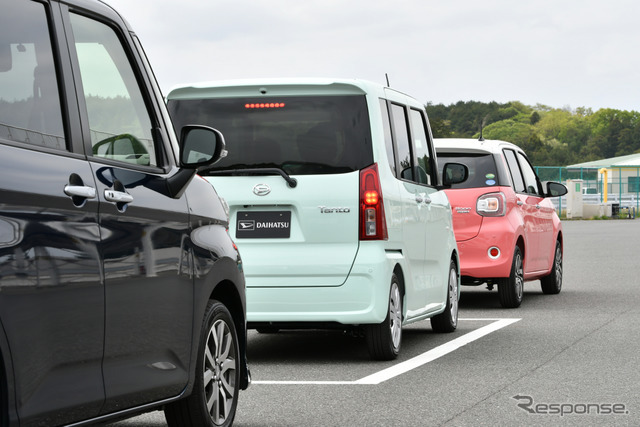 ダイハツ タント 新型の駐車支援機能を試した。縦列駐車もサポートする