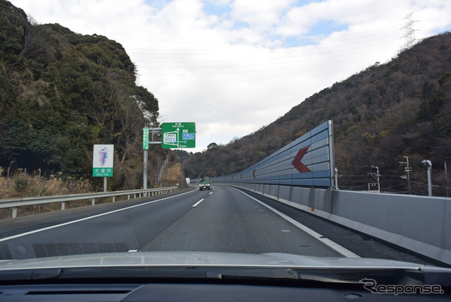 ハイウェイクルーズの滑らかさは傑出していた。荷室が狭いことがネックにならないのであれば、この性能ひとつで買う価値があるように感じられた。